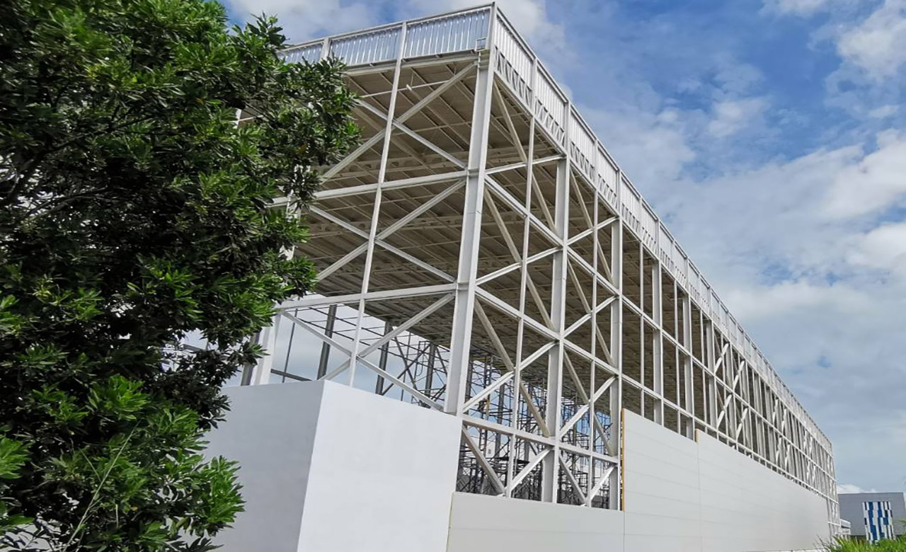 Isowall insulated sandwich panel for factories and industrial buildings